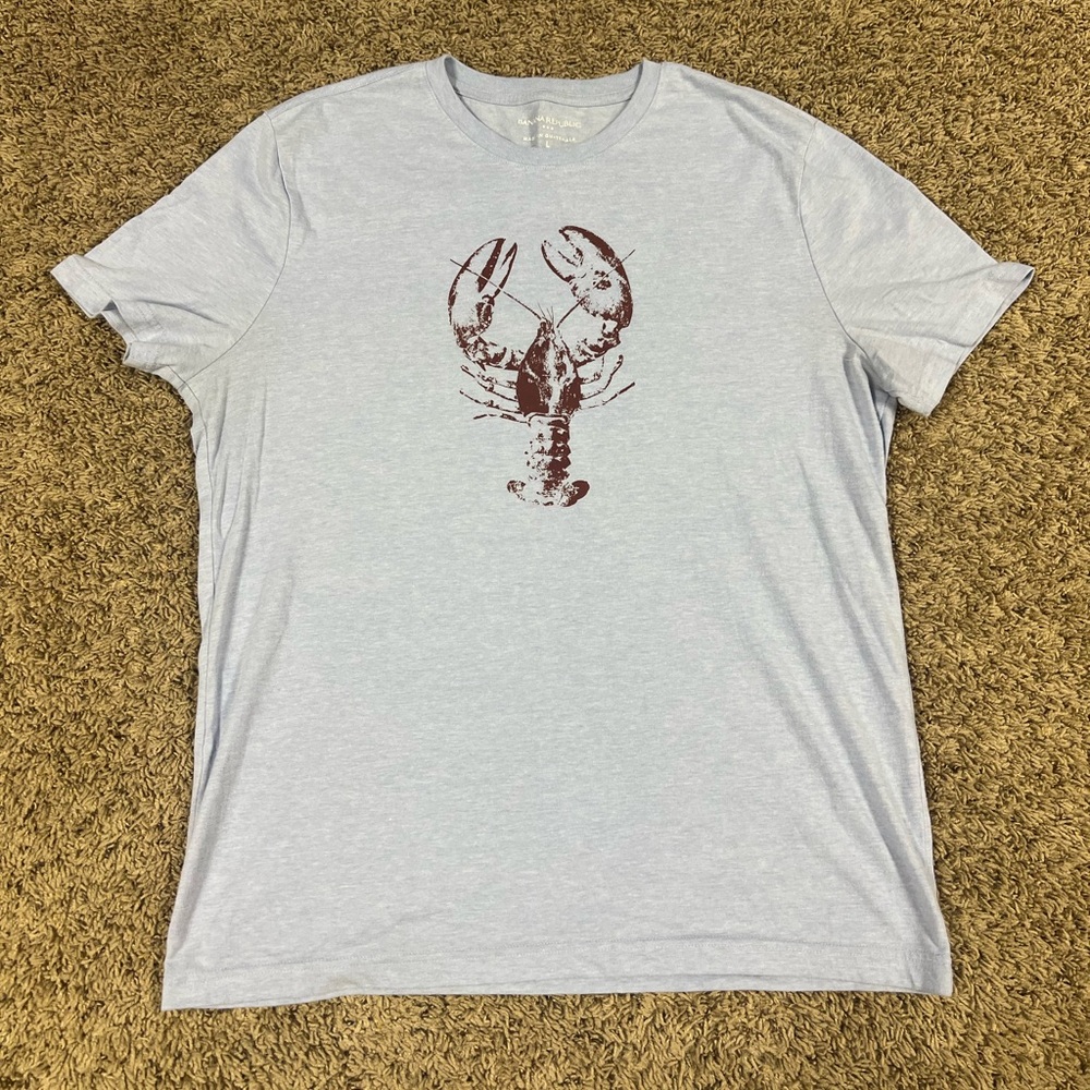Banana Republic Mens Large short sleeve Tee Shirt light blue, red lobster, Maine